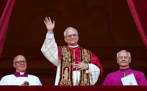 Imagem do post Fumaça branca: Novo papa é eleito no conclave; saiba quem é