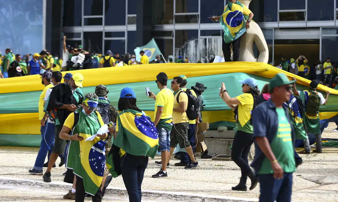 Após pausa, STF retoma julgamento do núcleo 4 da trama golpista