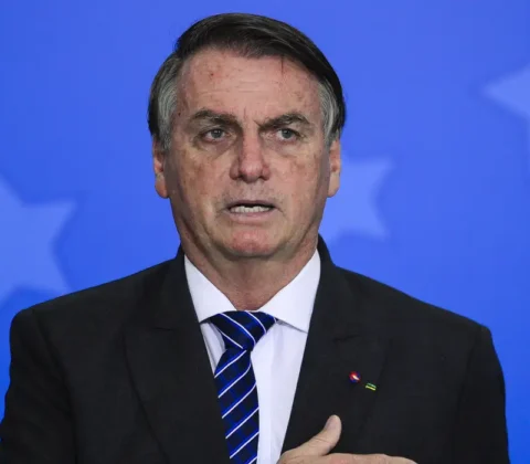 Imagem do post Bolsonaro admite ter discutido estado de sítio com comandantes militares após derrota eleitoral