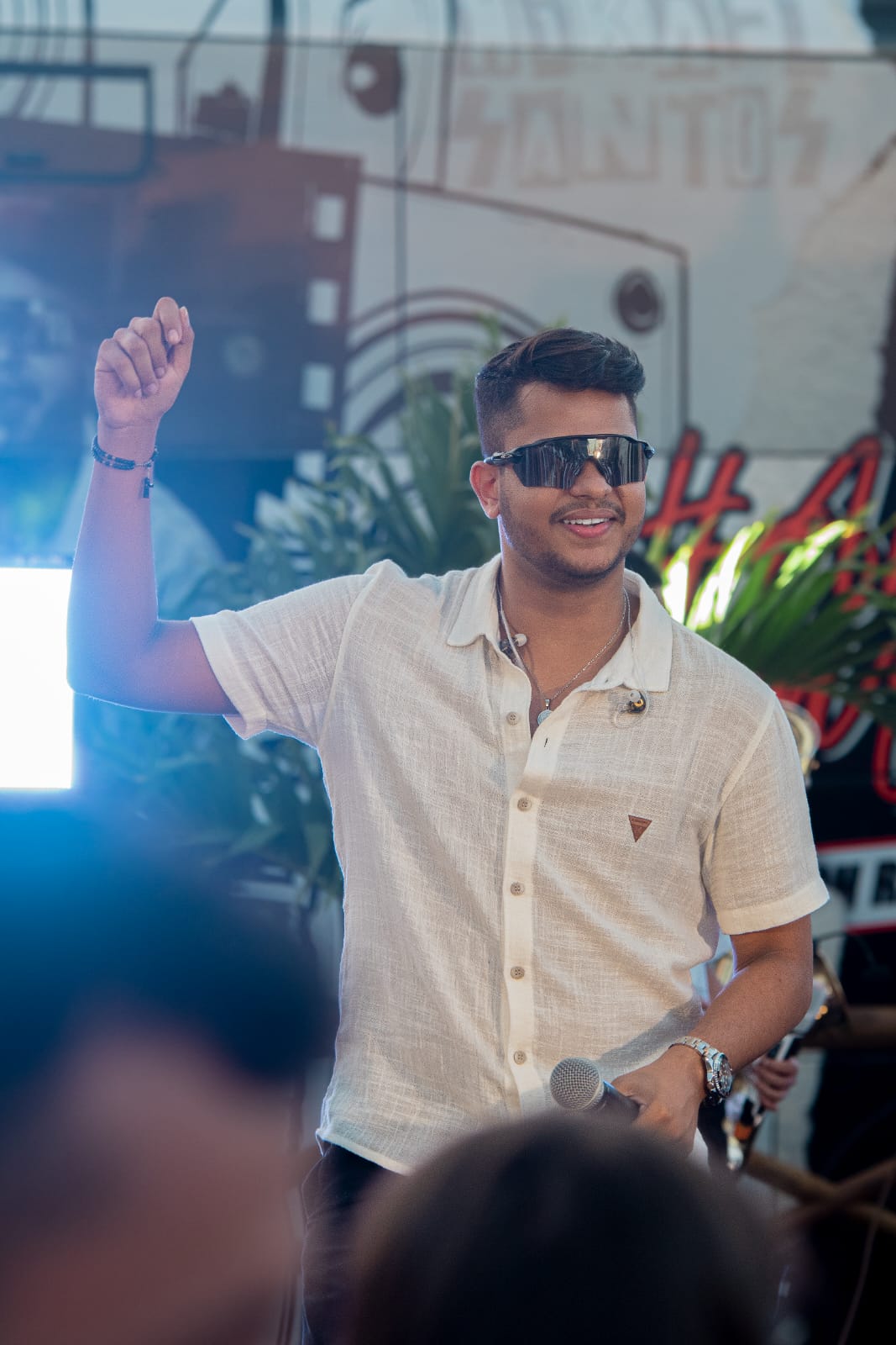 Mikael Santos leva o arrocha a São Paulo em show no Centro de Tradições Nordestinas