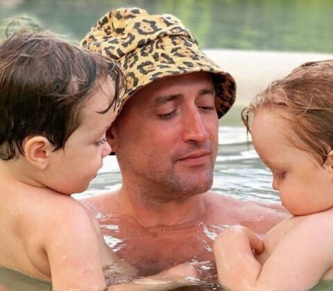 Imagem do post Filhos de Paulo Gustavo visitam exposição que homenageia o pai