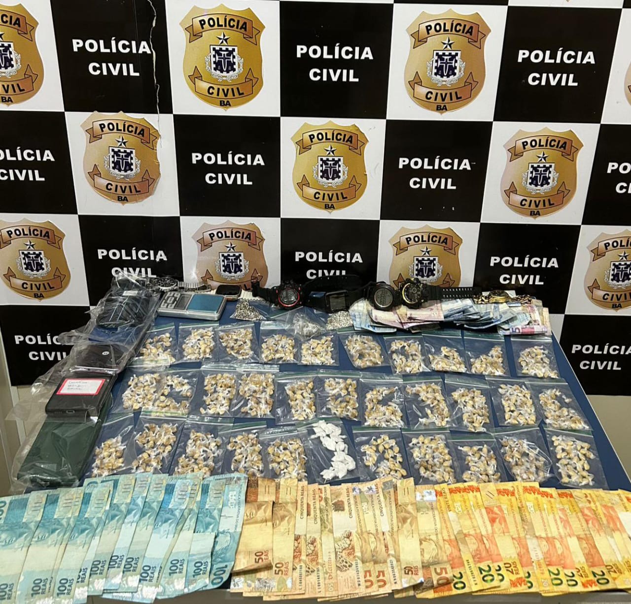 Dupla é presa por tráfico de drogas durante operação da Polícia Civil em Vitória da Conquista