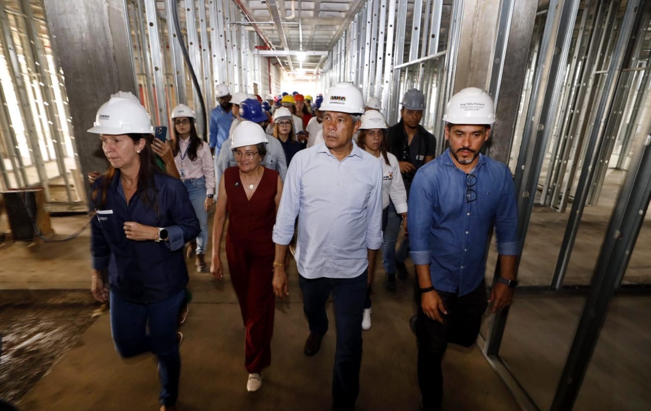 Em Jacobina, Jerônimo Rodrigues entrega equipamentos de saúde