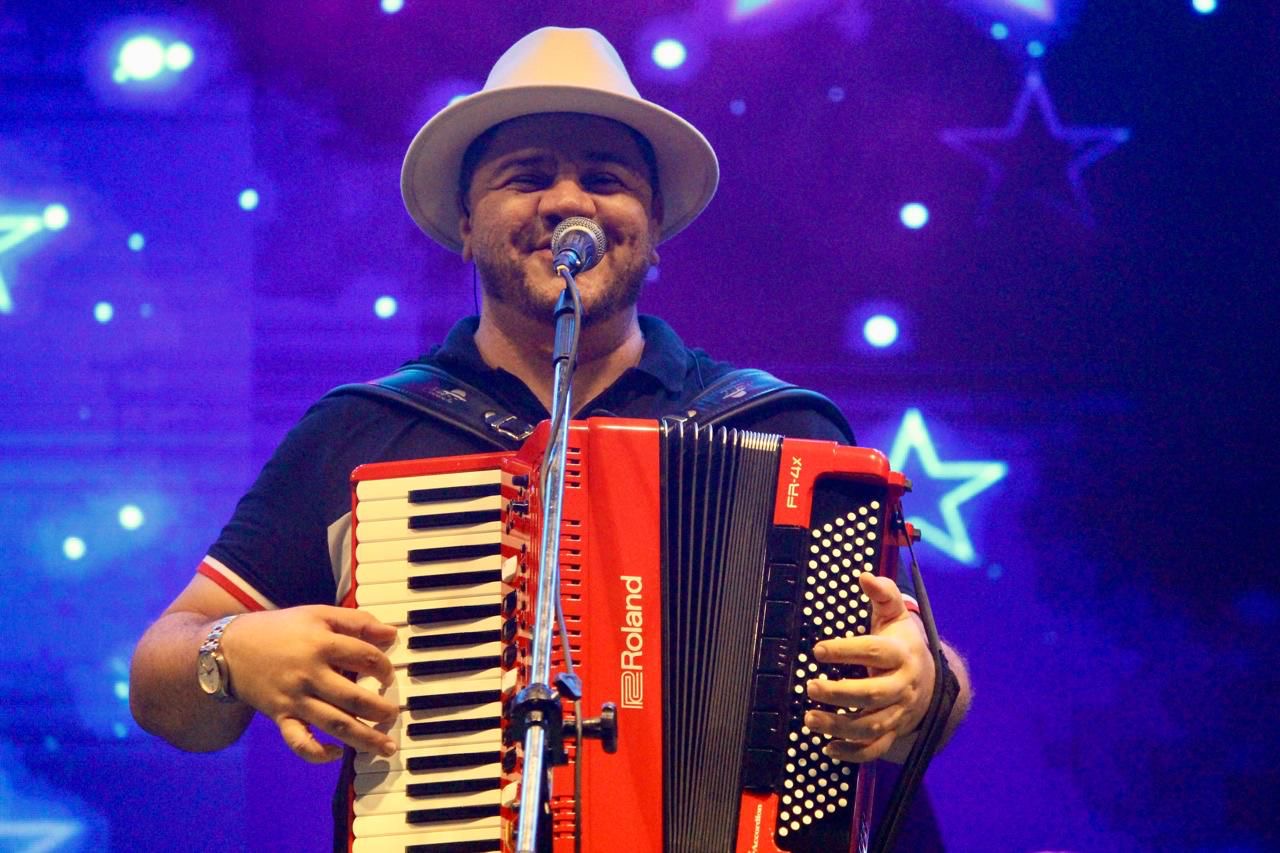 Fábio Carneirinho abre série de shows no São João da Bahia