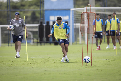 Elenco principal do Bahia treina de olho no Náutico; Erick e Borduchi passam por cirurgia