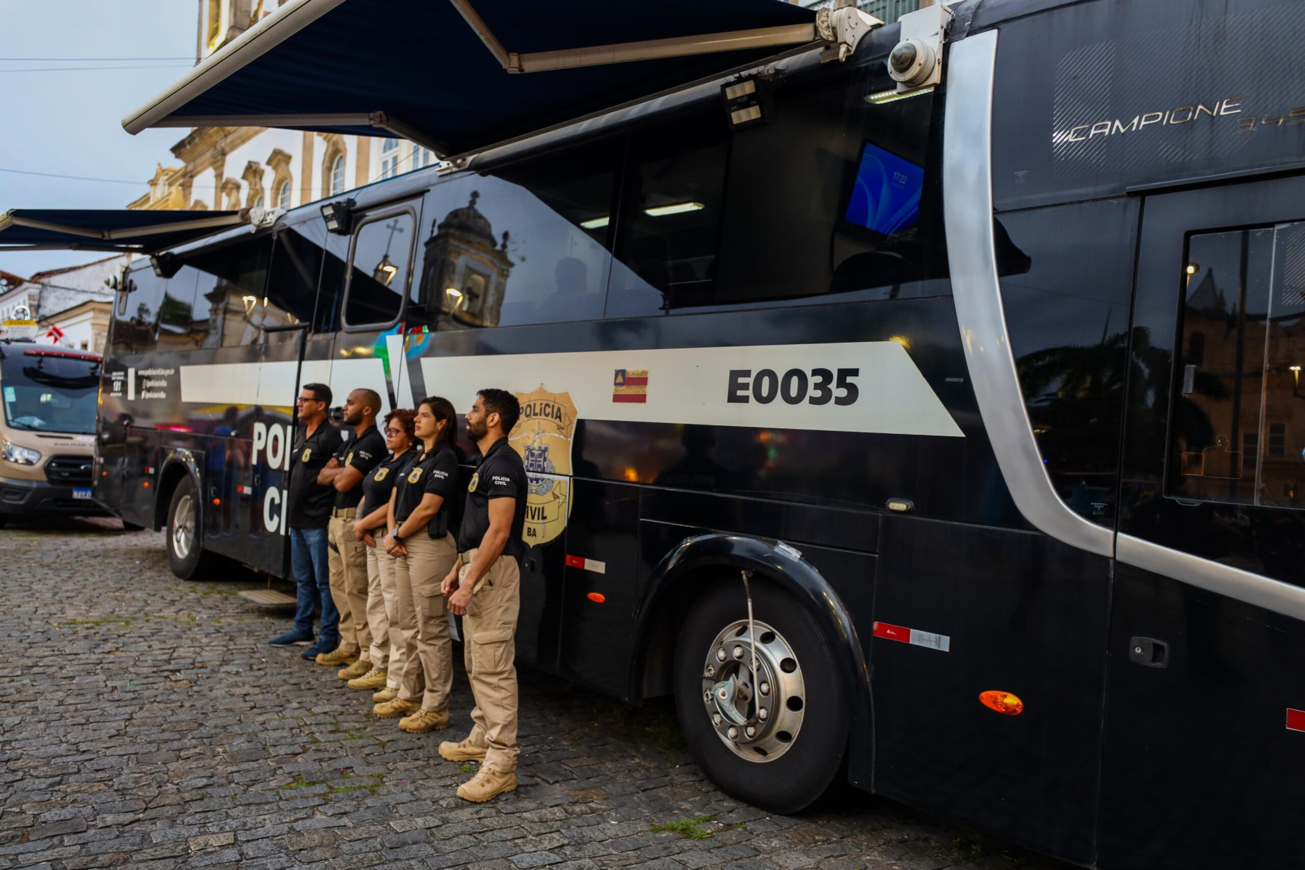 Unidade móvel da Polícia Civil atua no São João do Pelourinho