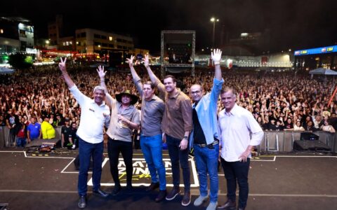 Imagem do post Zé Cocá atribui sucesso do São João de Jequié a parceira com Jerônimo: “Uma honra ter o governador aqui”