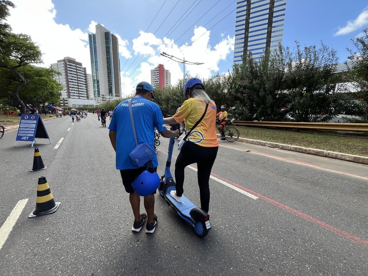 Salvador terá escolas fixas de condução segura para patinetes elétricos
