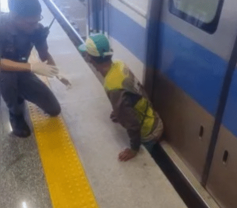 Imagem do post Passageiro fica prensado em metrô de Salvador após desrespeitar regras de segurança