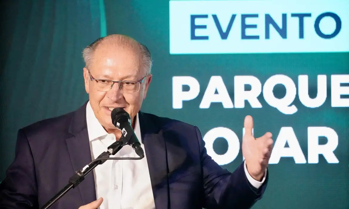 Alckmin critica sobretaxa de 50% dos EUA sobre aço e alumínio: “Prejudica o mundo inteiro”