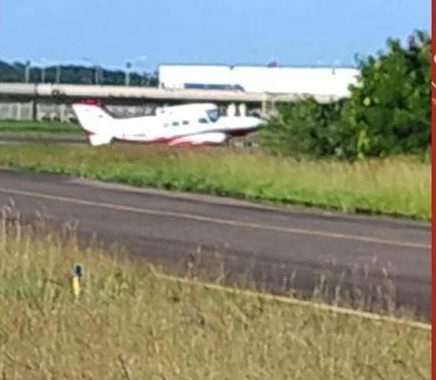 Avião sai da pista após falha técnica