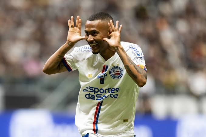 Bahia anuncia renovação de contrato do atacante Ademir