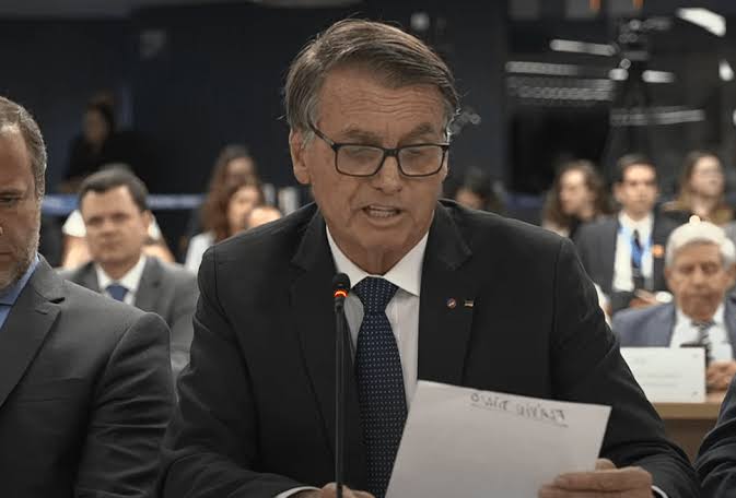 Bolsonaro pede desculpas a Moraes e admite não ter provas de acusações