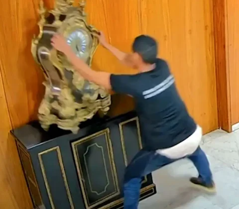 Imagem do post Moraes manda prender homem que quebrou relógio histórico do Planalto