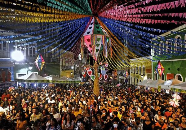 Após registro de lotação, Pelourinho se prepara para 2º dia de festa; confira atrações