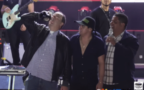 Imagem do post Deputado baiano e prefeito viram litro de uísque em show de São João