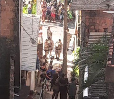 Imagem do post Irmãos são mortos na porta de casa a mando do BDM