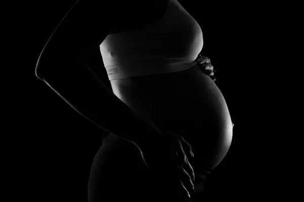 Grávida morre ao proteger marido em ataque a tiros em Camaçari