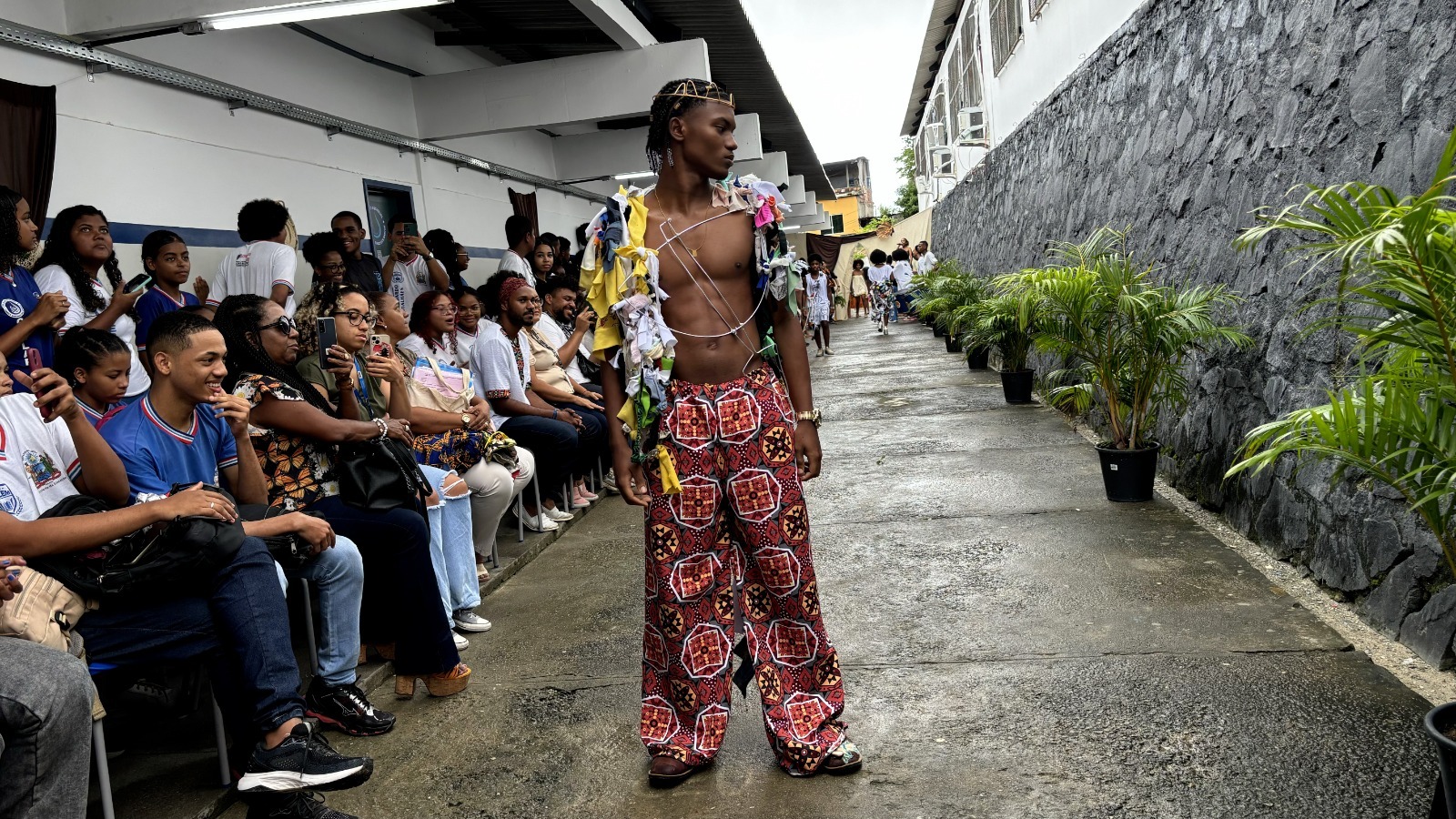 Desfile apresenta peças de moda afro de autoria de estudantes da rede estadual