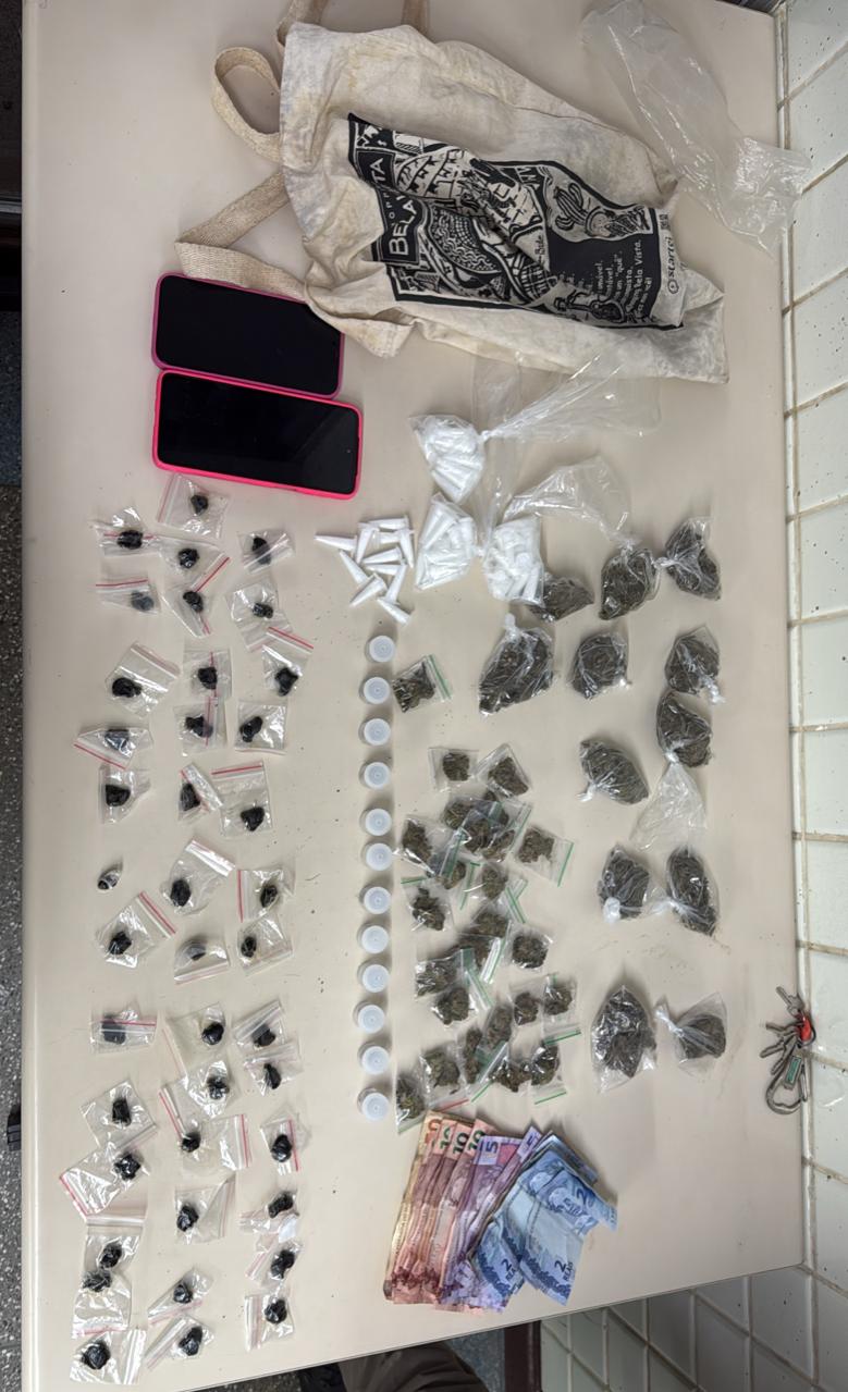 Polícia Militar apreende drogas na periferia de Salvador