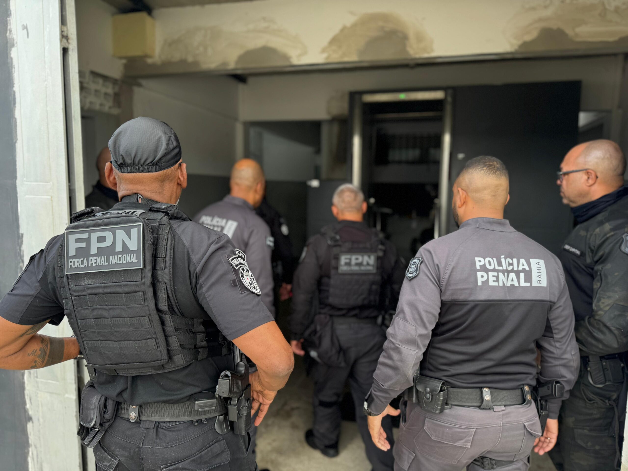 Força Nacional faz vistoria no Conjunto Penal de Eunápolis após ataque ao diretor