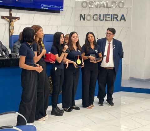 Imagem do post Tagner homenageia estudantes do IFBA premiadas em competição internacional de tecnologia na China