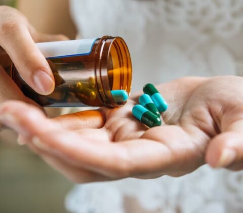 Imagem do post Outono, frio e automedicação: um risco silencioso à saúde