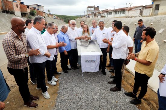 Jaguaquara recebe série de obras e investimentos que impulsionam educação e infraestrutura local