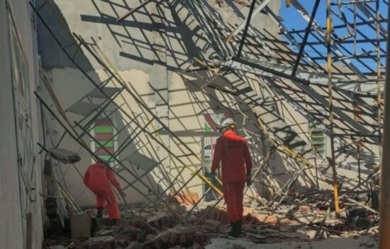 Bombeiros resgatam 14 pessoas com vida após desabamento de telhado de igreja