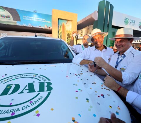Imagem do post Jerônimo entrega veículos à ADAB e reforça combate a pragas na safra 2025/26