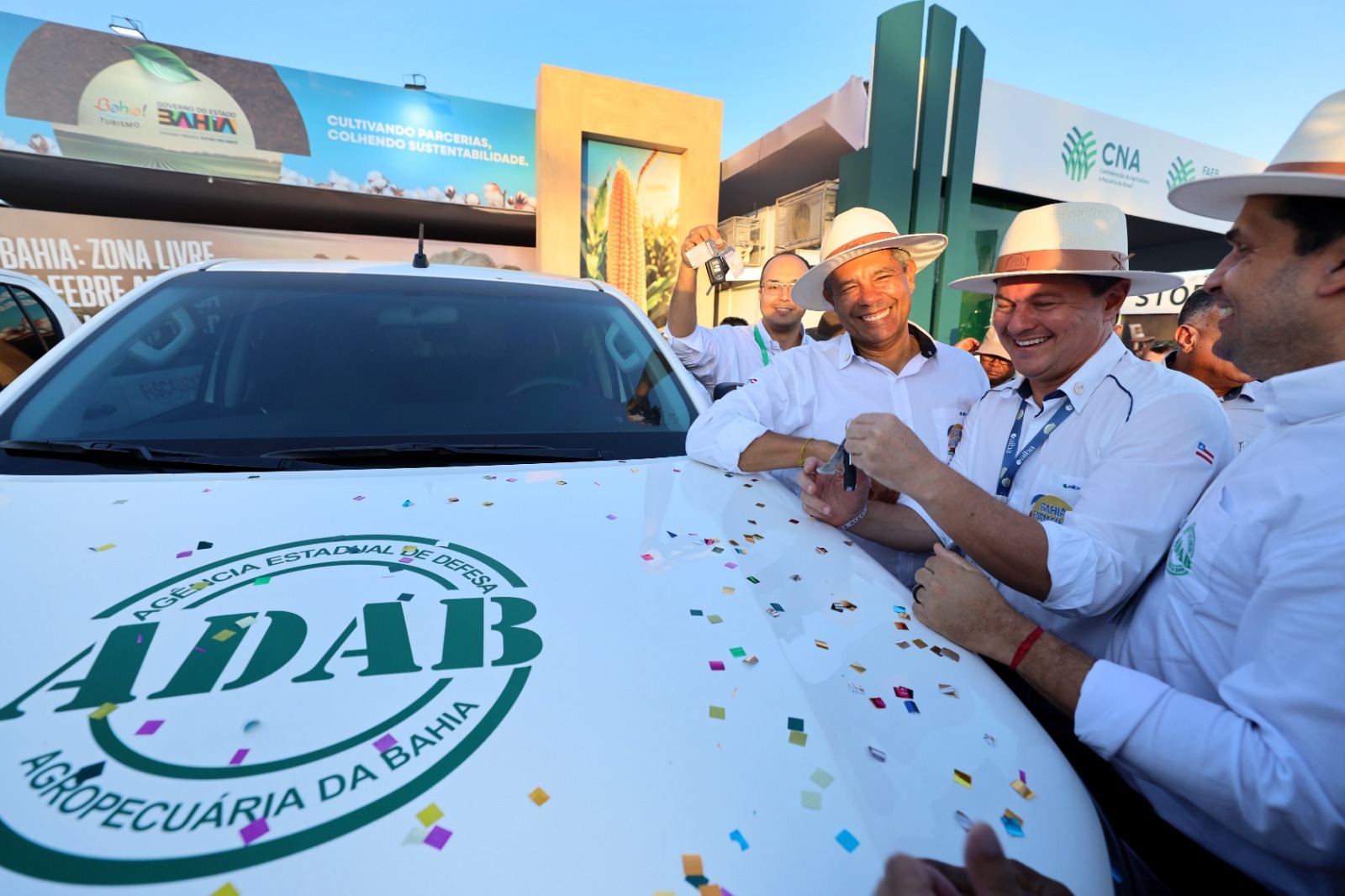 Jerônimo entrega veículos à ADAB e reforça combate a pragas na safra 2025/26