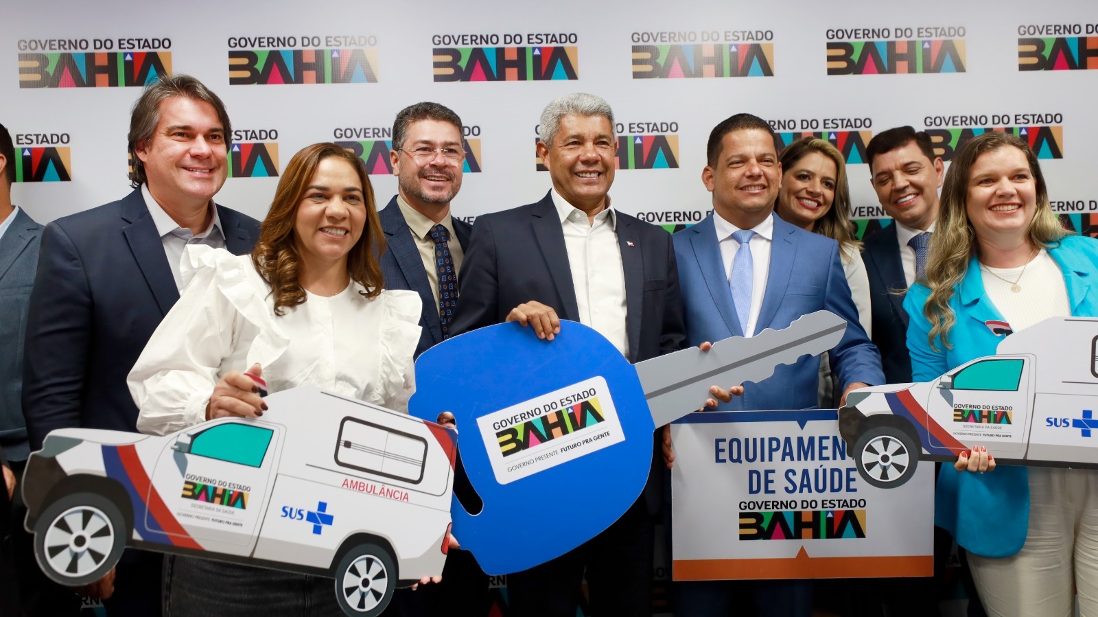 Jerônimo Rodrigues anuncia novos investimentos para Senhor do Bonfim e entrega ambulâncias