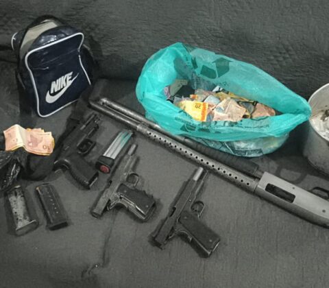 Imagem do post Polícia resgata reféns e apreende arsenal do Comando Vermelho em Salvador