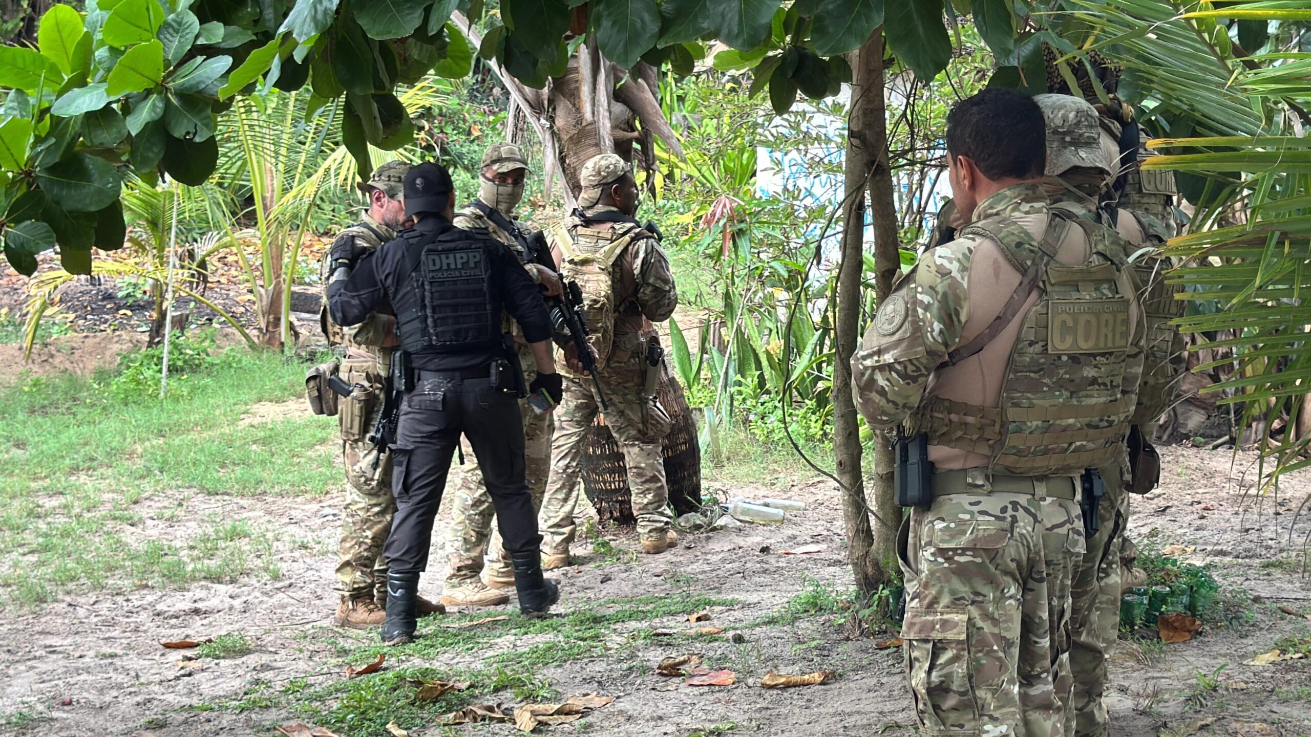 Megaoperação em Arembepe desarticula centro de comando do crime e deixa mortos