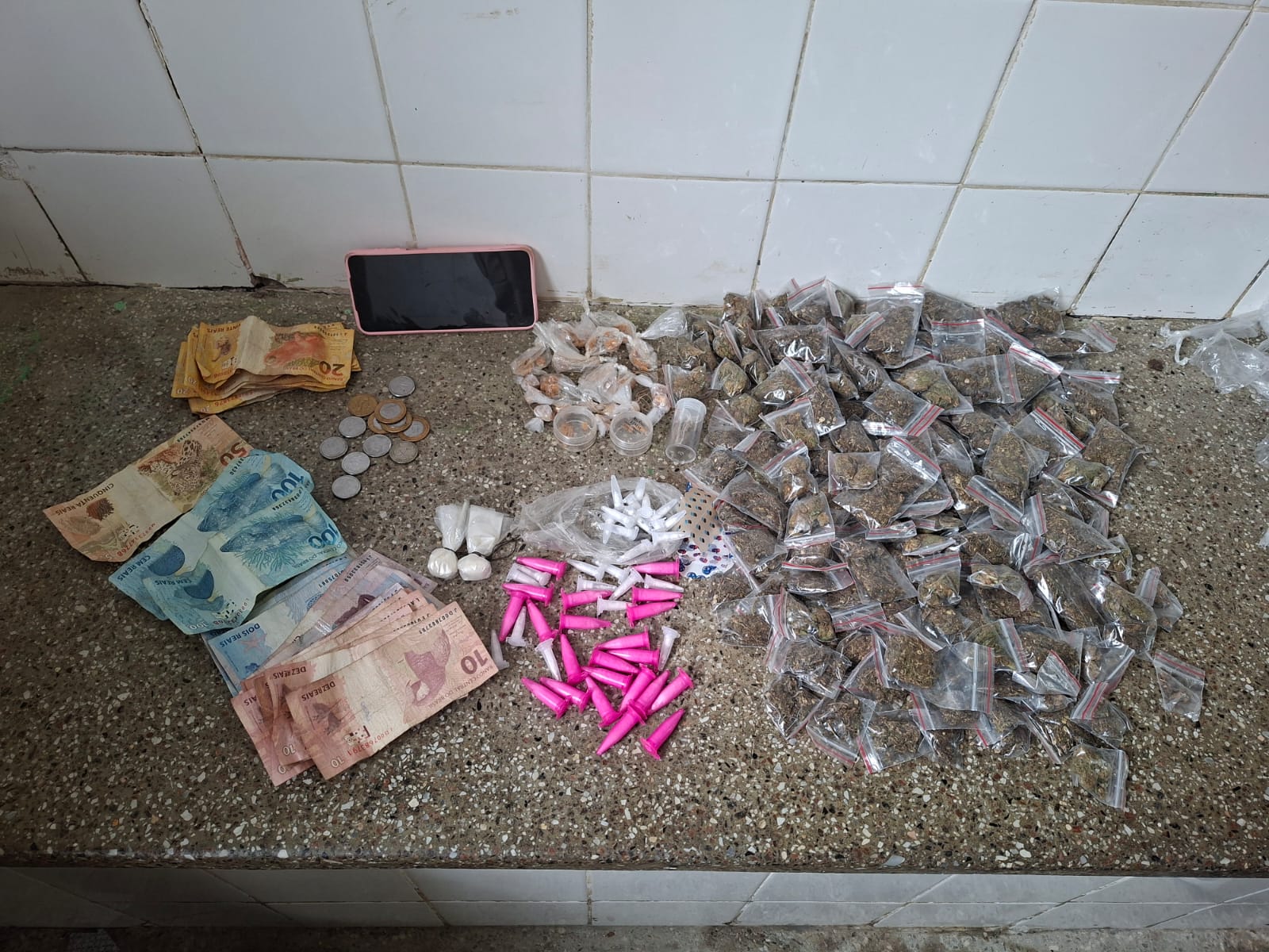 Polícia prende homem com drogas em Saubara