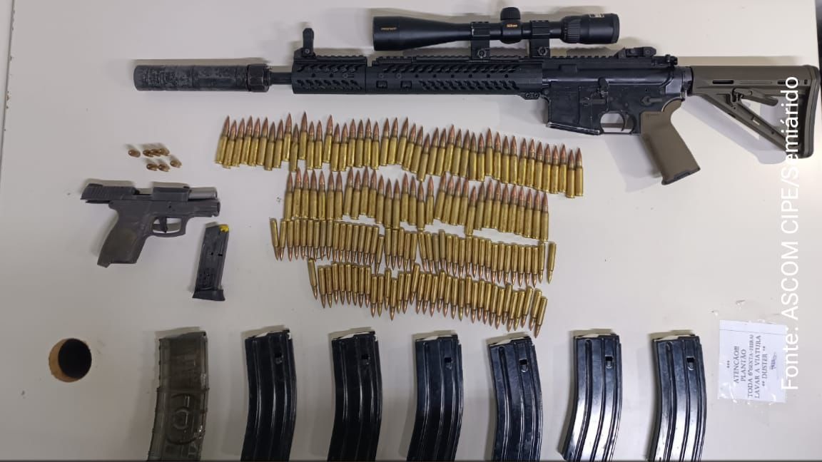 PM apreende fuzil, pistola e munições em Ibipeba