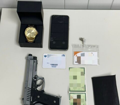 Imagem do post PM apreende arma falsa em Camaçari