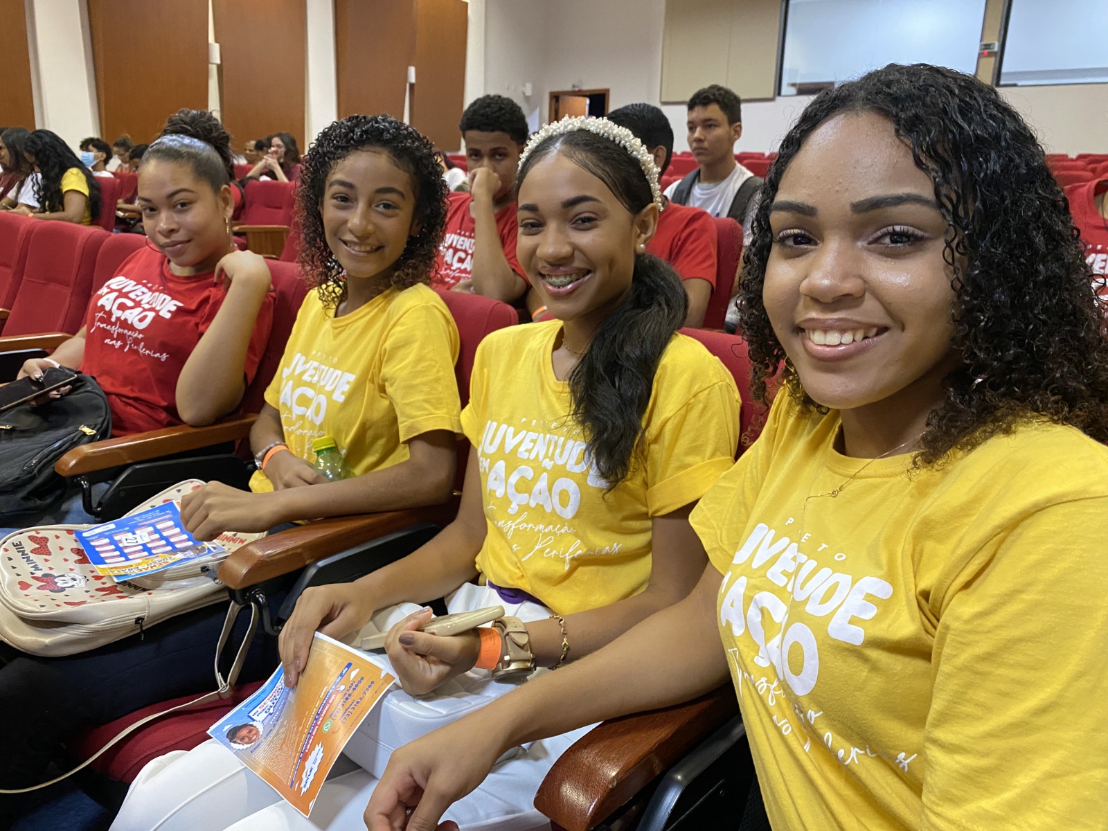 Percentual de jovens que não trabalham nem estudam cai 22,2% na Bahia