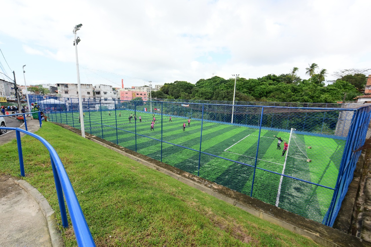 Prefeitura inaugura 77º campo de grama sintética em Salvador, desta vez na Estrada das Barreiras