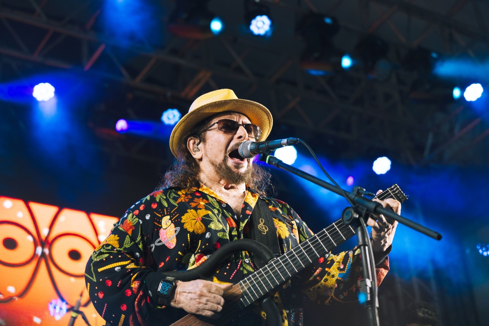Em show lotado, Geraldo Azevedo anima Largo do Pelourinho no primeiro dia dos festejos