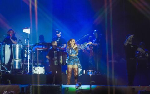 Imagem do post Simone Mendes leva sertanejo romântico ao palco do Parque de Exposições, em Salvador