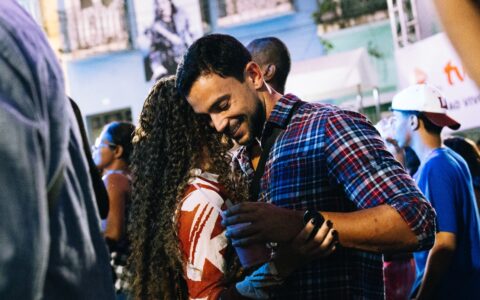Imagem do post Leo Estakazero emociona no Pelourinho e Catuaba com Amendoim agita o público com forró raiz