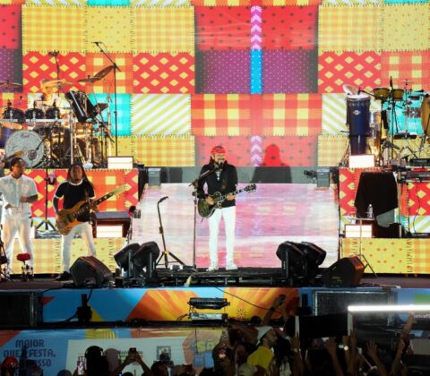 Imagem do post Bell Marques faz multidão vibrar no São João de Salvador com hits novos e clássicos do forró