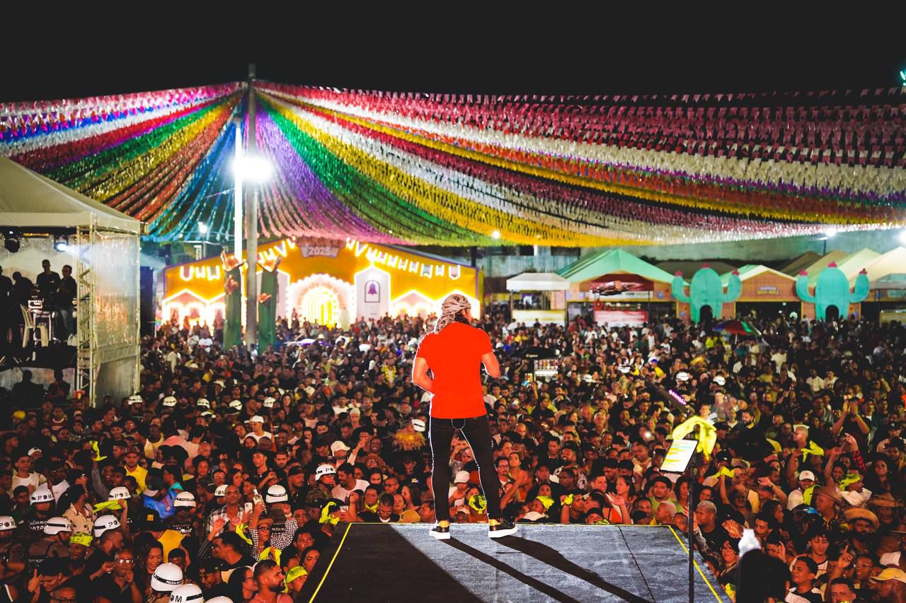 Abertura do Camaforró 2025 reúne talento de artistas locais e nacionais no palco principal