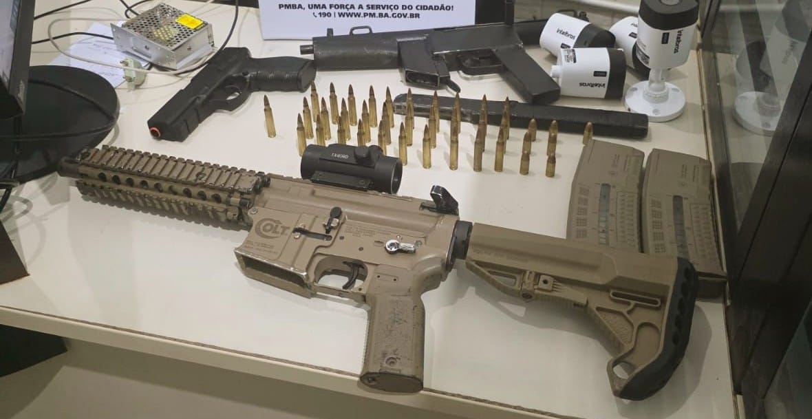 PM apreende armas e câmeras clandestinas em Lauro de Freitas