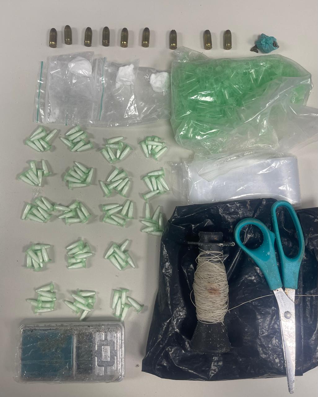 Polícia Militar prende homem suspeito de tráfico de drogas em Camaçari