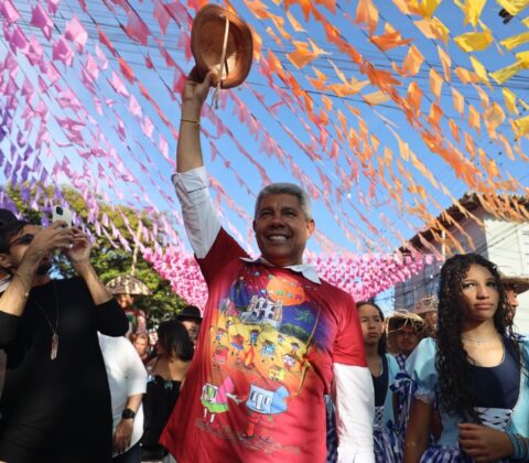 Imagem do post Jerônimo entrega aeródromo e reforça apoio ao São João em Mucugê