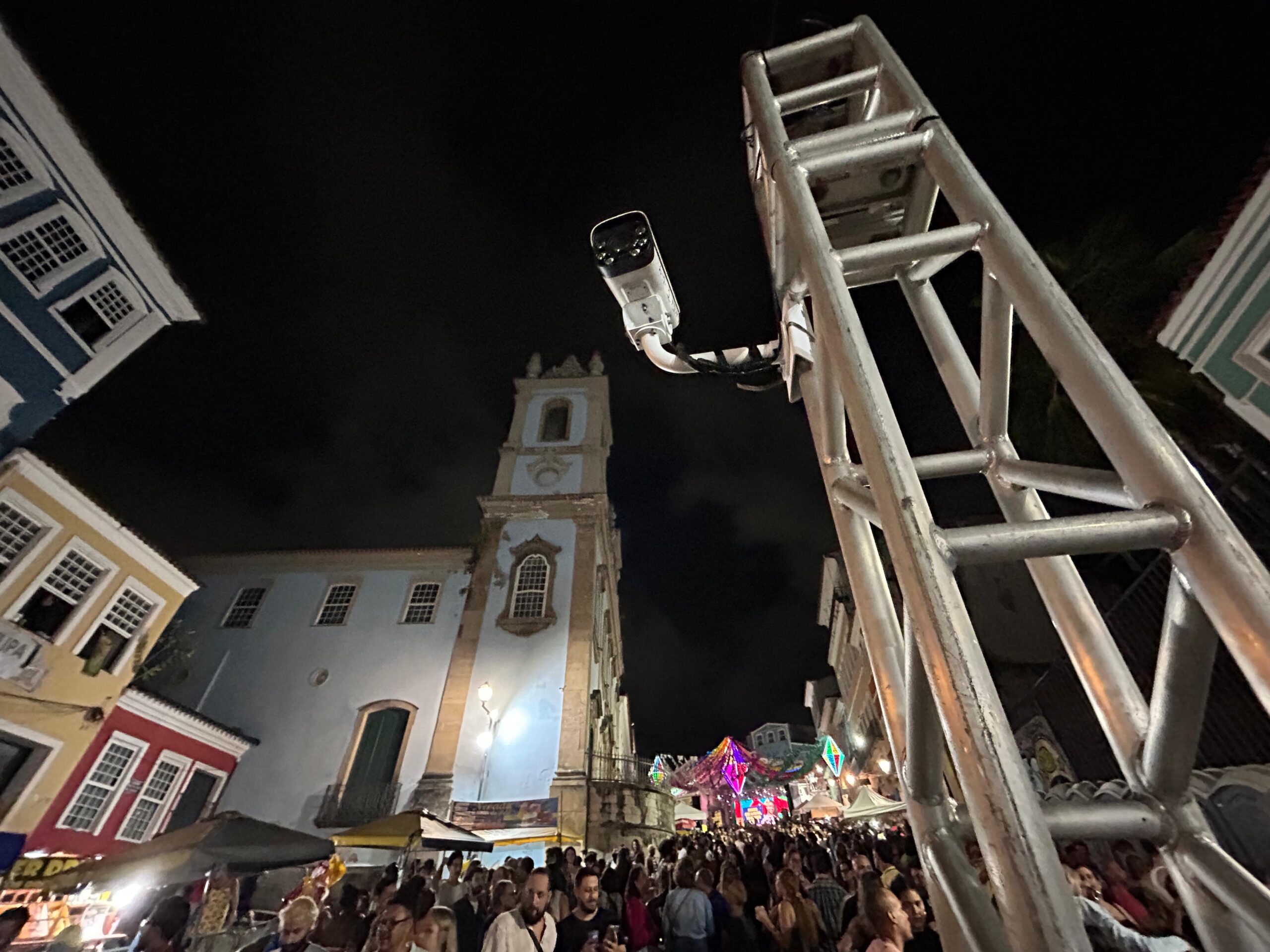 Pelourinho: Tecnologia antiglomeração controla entrada
