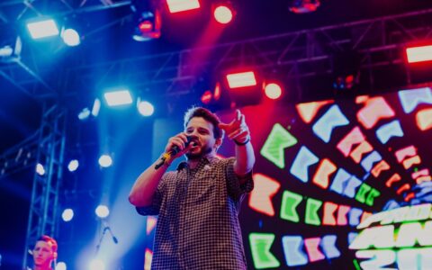 Imagem do post Matheus Fernandes agita o São João de Paripe e dispara: “É o maior São João do Brasil!”