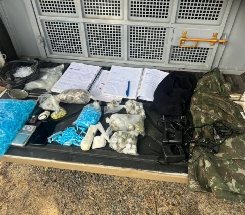 Imagem do post Mais de 370 porções de drogas são apreendidas pela PM em Pau da Lima